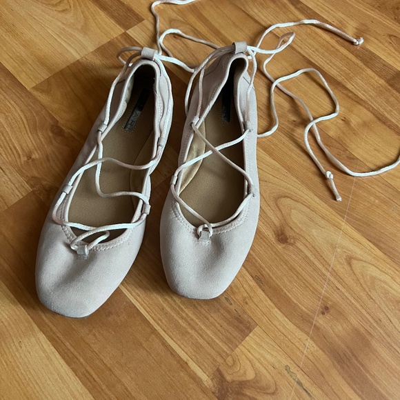 Tahari Ballet Flats - Picture 1 of 1
